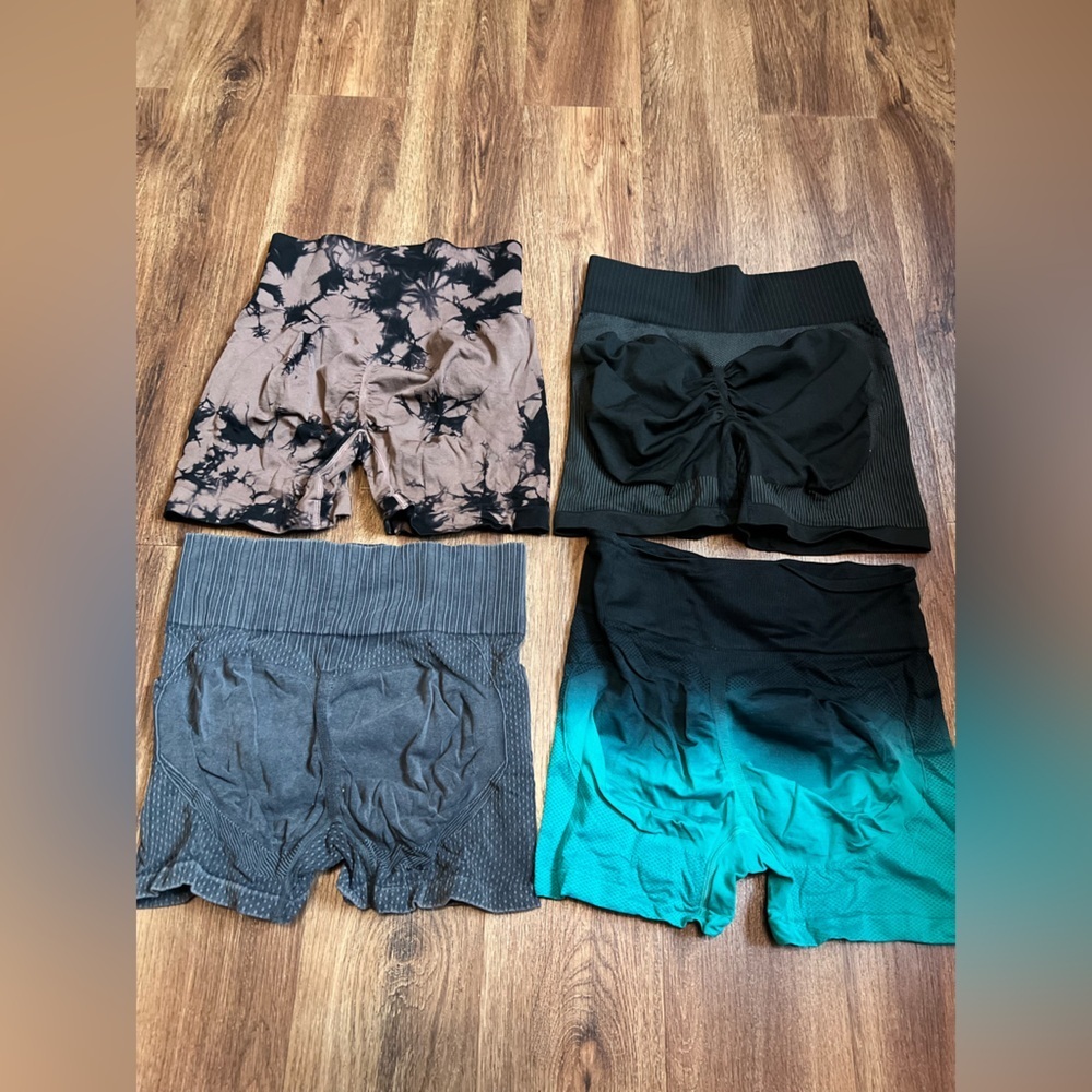 Women's Bike Shorts Set - Black, Green, and Patterned size medium - Picture 4 of 8
